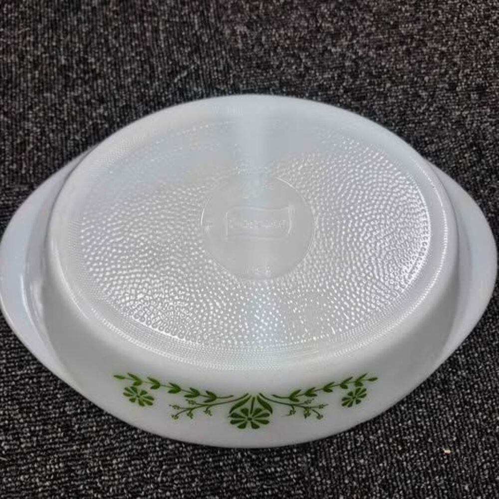 Vintage Glasbake Daisy Milk Glass Set  (2) Divided Dishes & (1) Round 2-Qt Bowl - Picture 8 of 10
